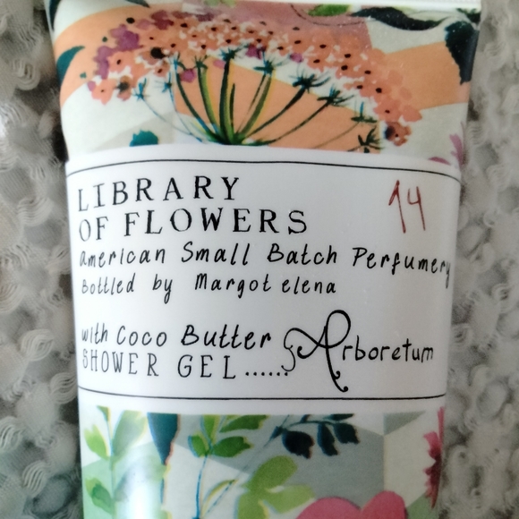 Library of Flowers Shower Gel 💜💜 - Picture 2 of 6